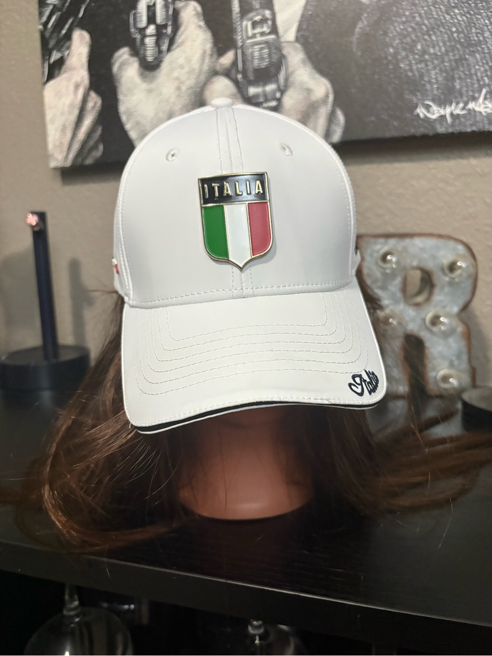 Italia crest White Baseball Cap. One size adjustable.